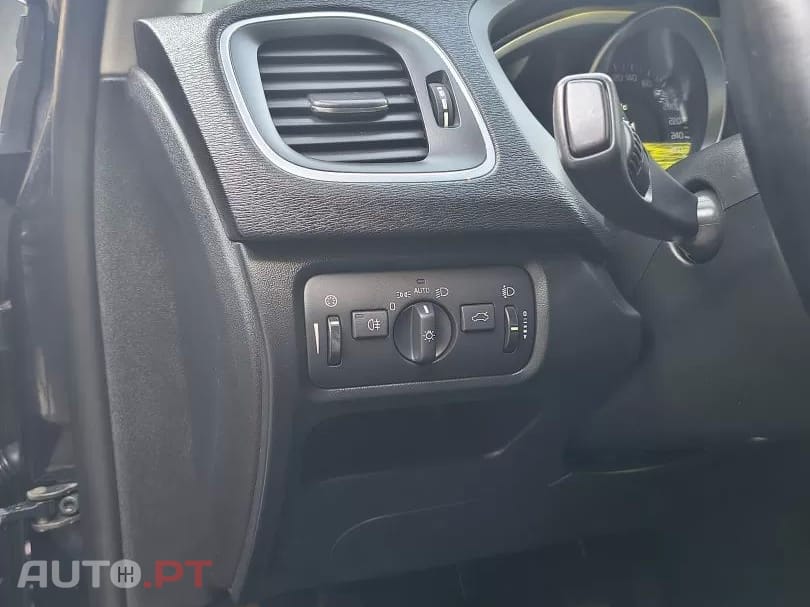 Volvo V40 D2