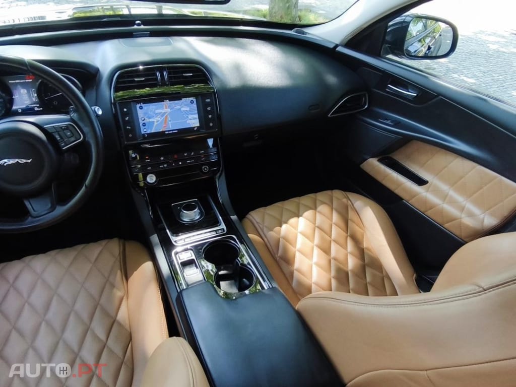 Jaguar XE 2.0 D Portfolio Aut.