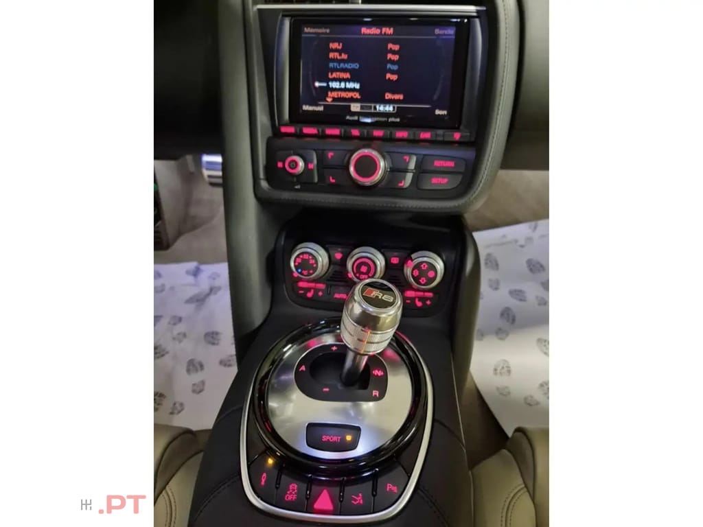 Audi R8 4.2 FSi Quattro