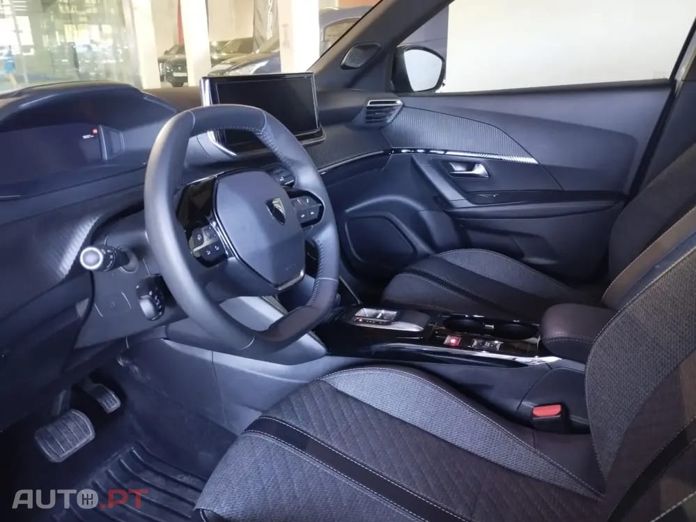 Peugeot E-2008 50 kWh Allure