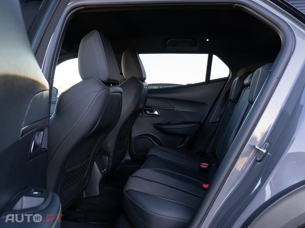 Peugeot 2008 1.2 PureTech GT EAT8