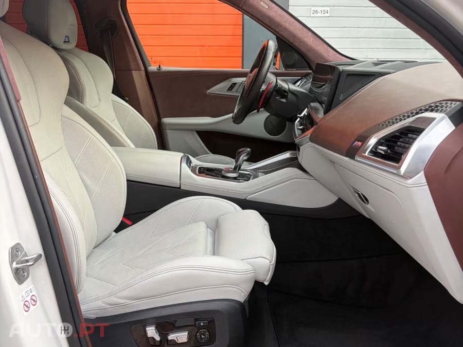 BMW XM BASE
