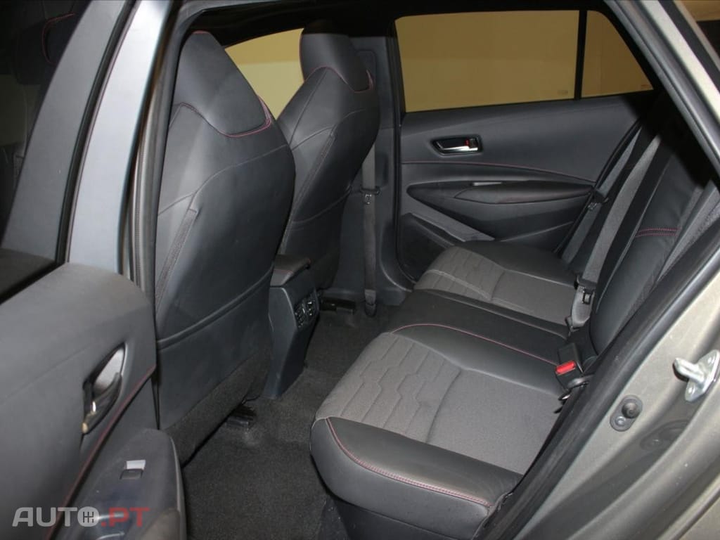 Toyota Corolla Touring Sports 2.0 Hybrid Square Collection