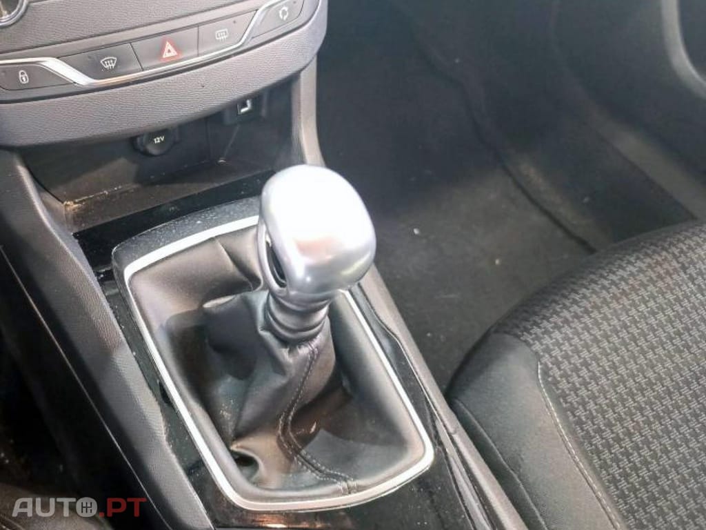 Peugeot 308 1.5 BlueHDi Business Line