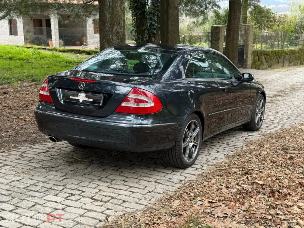 Mercedes-Benz CLK 240 Outro