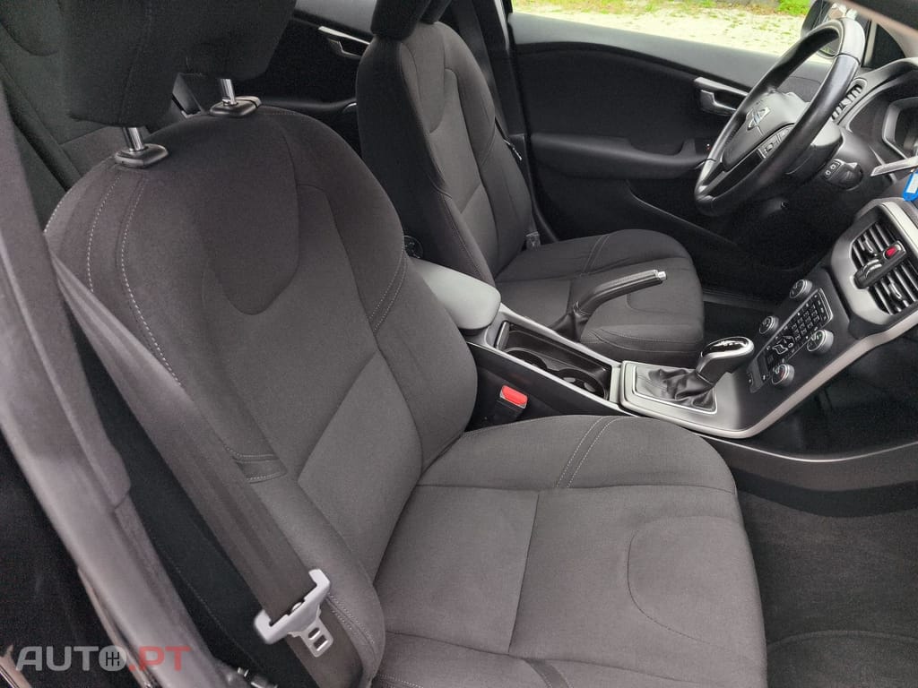 Volvo V40 Cross Country 2.0 D2 Momentum Geartronic