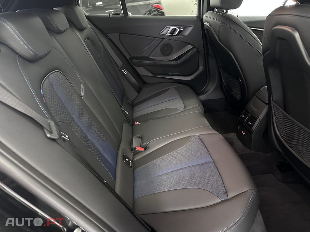 BMW 118 i Pack Desportivo M Auto