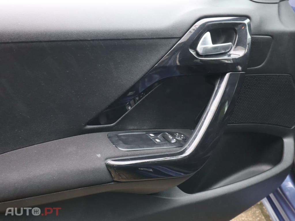 Peugeot 208 1.4 HDi Active — fotografia 13