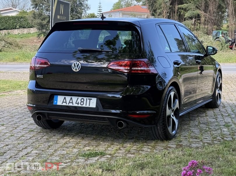 Volkswagen Golf 2.0 TSI GTI DSG