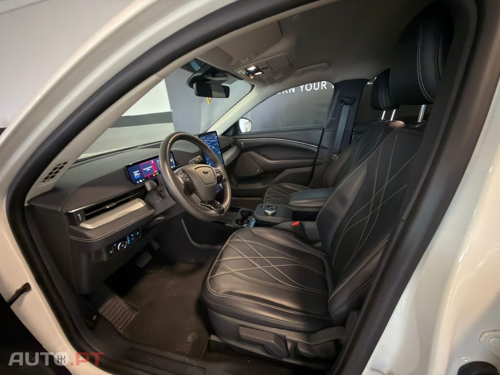 Ford Mustang Mach-E 75.7 kWh Base