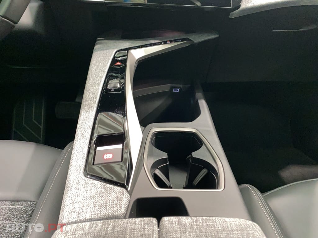 Peugeot 3008 1.2 Hybrid Allure e-DCS6