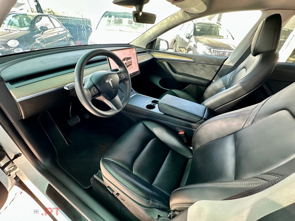Tesla Model Y Tração Traseira — fotografia 10
