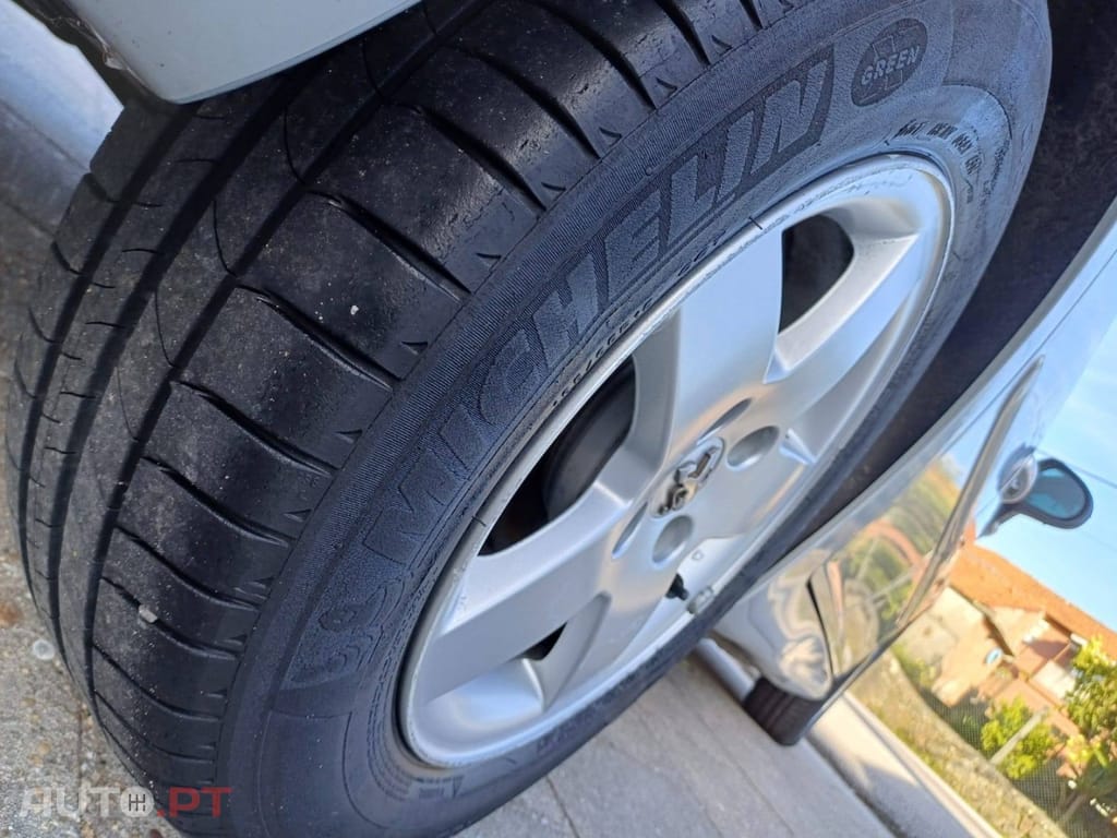 Peugeot 207 1.4 16V SE Sportium