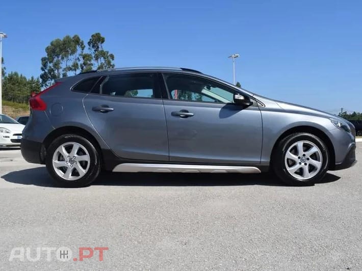 Volvo V40 Cross Country Outro