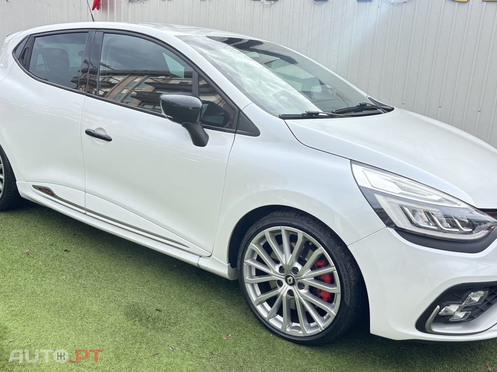 Renault Clio 1.6 T RS Trophy EDC
