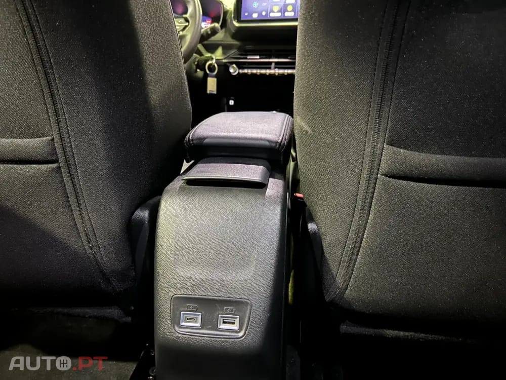 Peugeot 2008 1.2 Hybrid Allure e-DCS6