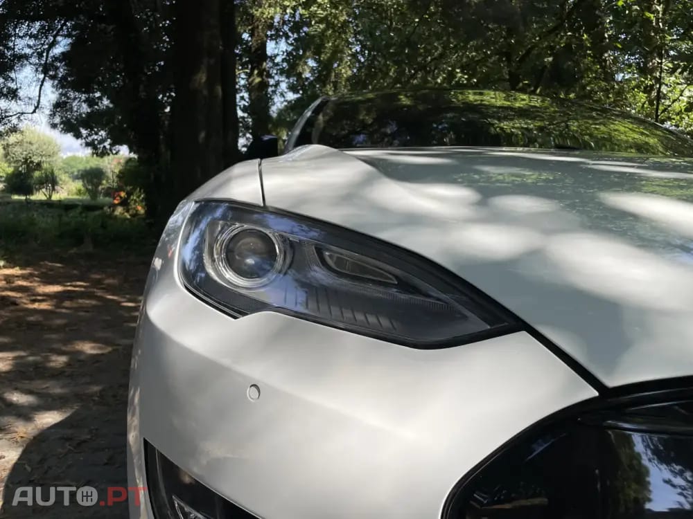 Tesla Model S 90D