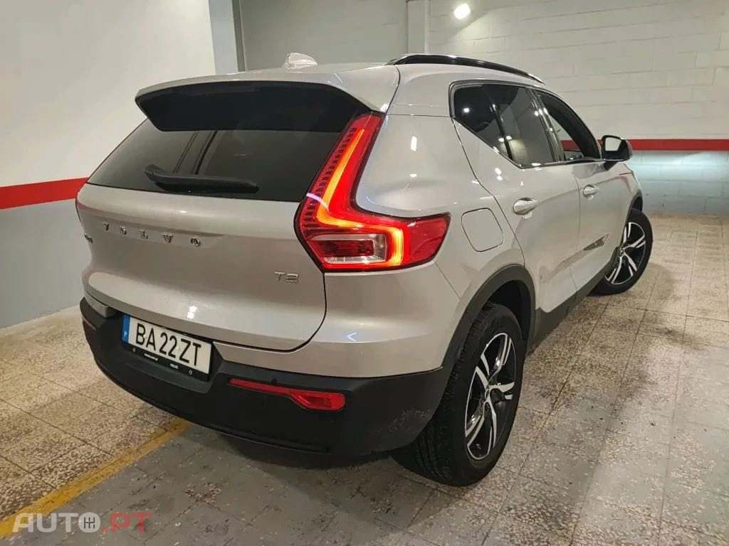 Volvo XC40 1.5 T2 Plus Dark Auto