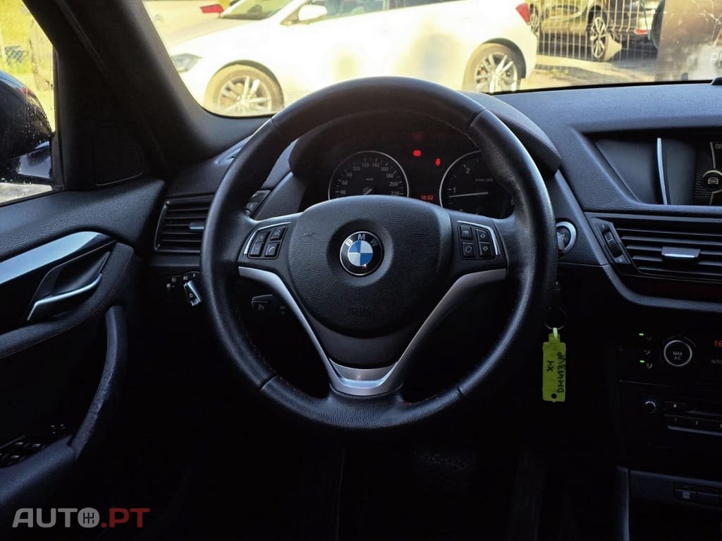 BMW X1 xDrive18d Aut. Sport Line — fotografia 8