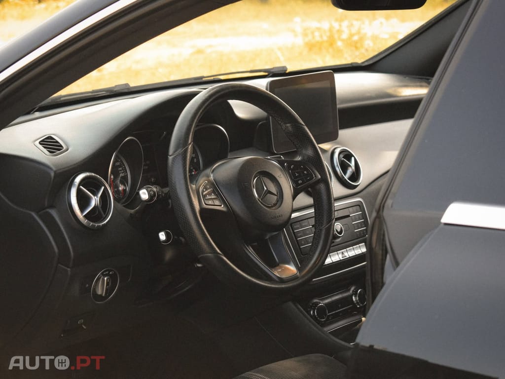 Mercedes-Benz CLA 180 180d