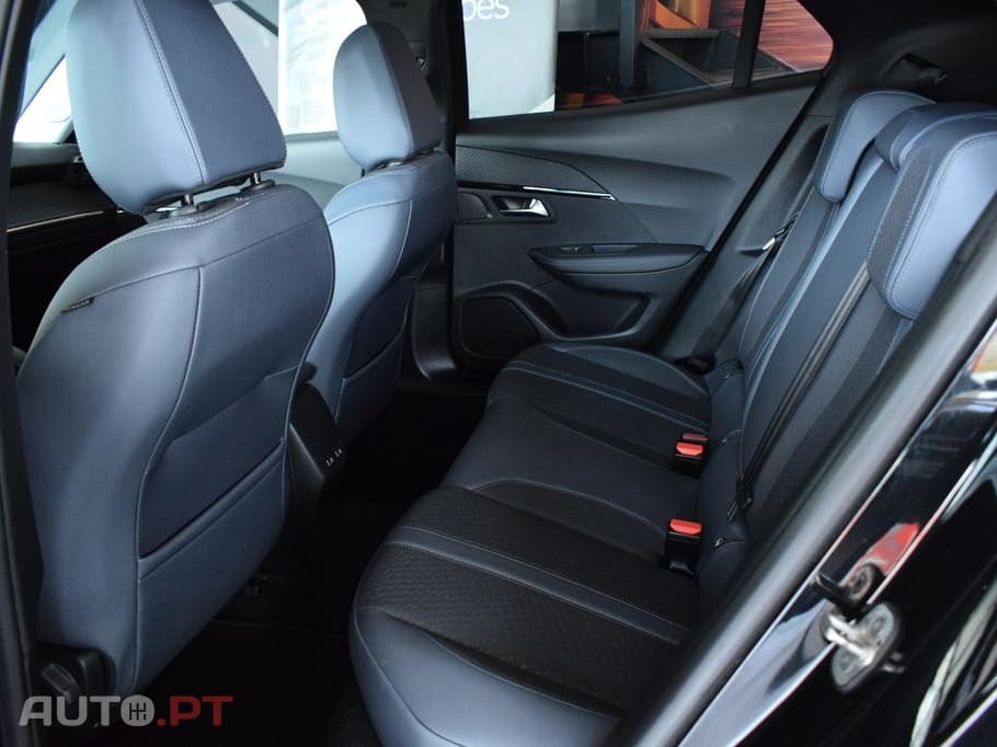 Peugeot 2008 1.5 BlueHDi Allure EAT8