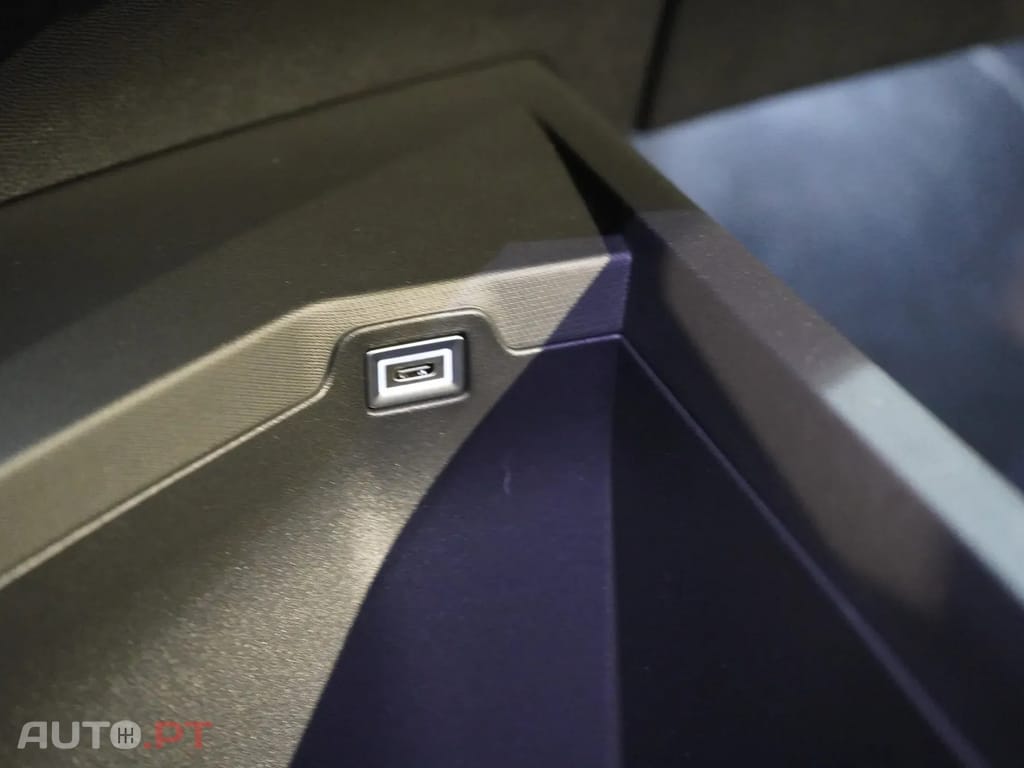 Peugeot 3008 1.2 Hybrid Allure e-DCS6