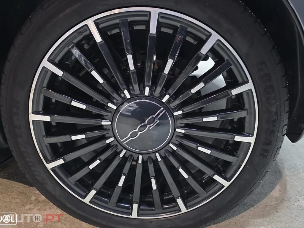 Fiat 500e 42kWh la Prima (by Bocelli)