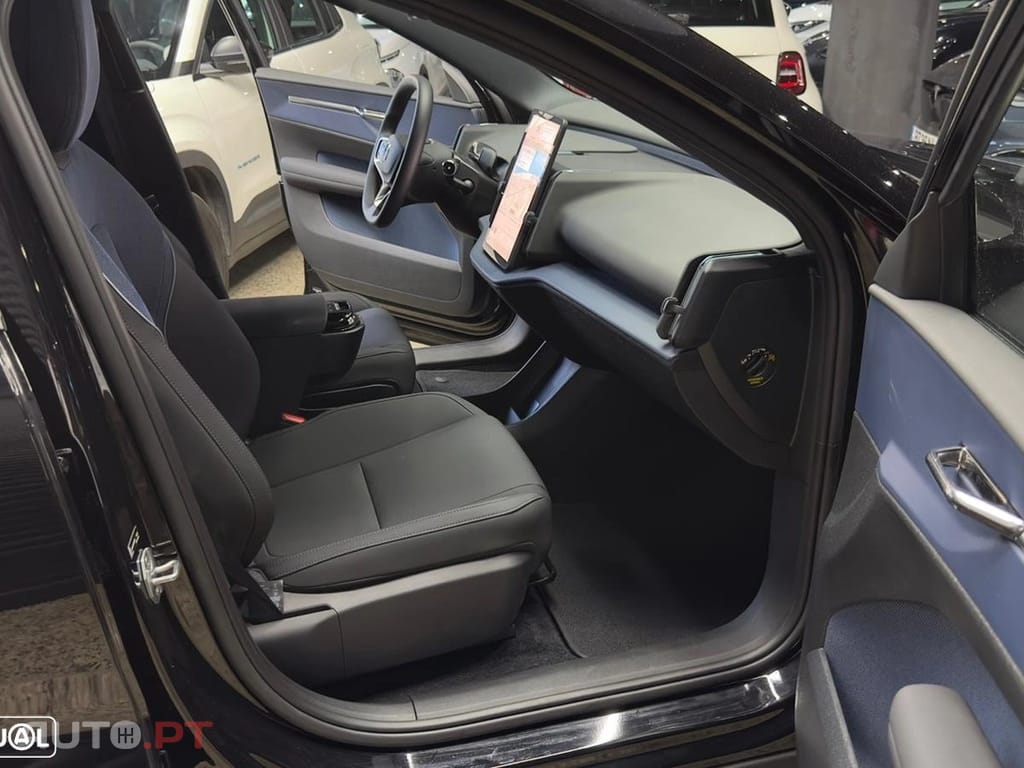 Volvo EX30 Single Motor Extended Range RWD Core