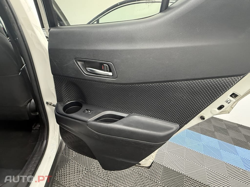 Toyota C-HR 1.8 Hybrid Square Collection