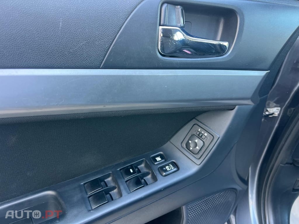Mitsubishi Lancer 1.5 Invite — fotografia 9