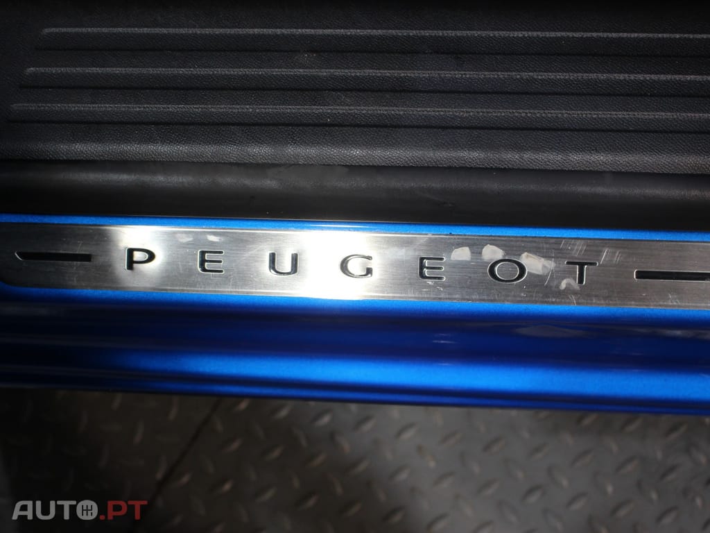 Peugeot 2008 1.2 PureTech GT EAT8