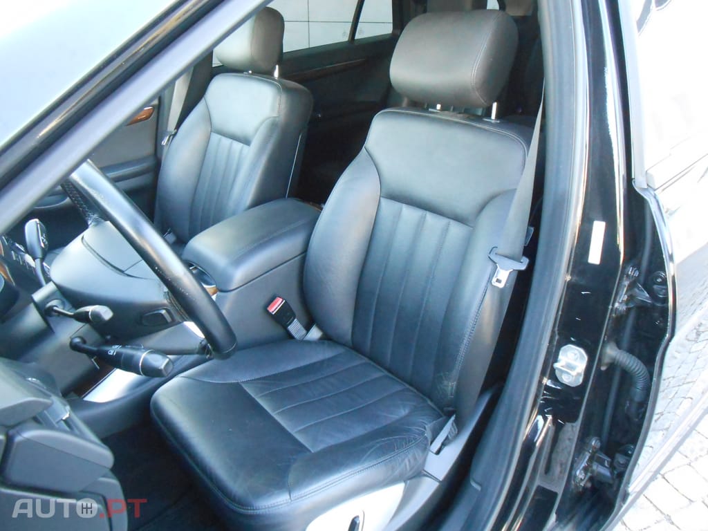 Mercedes-Benz R 320 4 MATIC