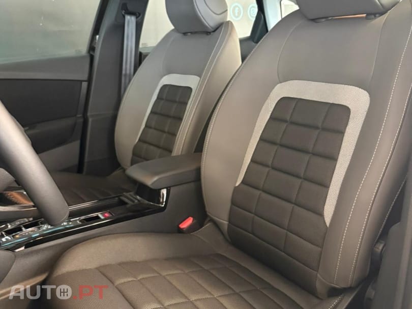 Citroen e-C4 136 PLUS