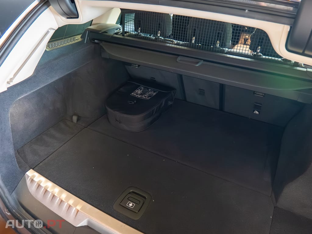 BMW 330 e Touring Corporate Edition Auto