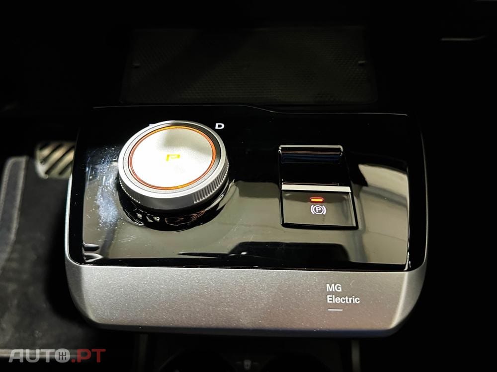 MG MG4 64 kWh XPower Luxury