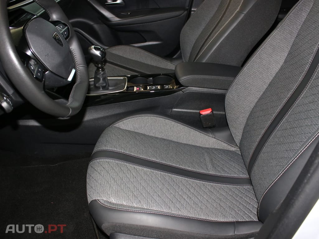 Peugeot 2008 PureTech 100 Allure