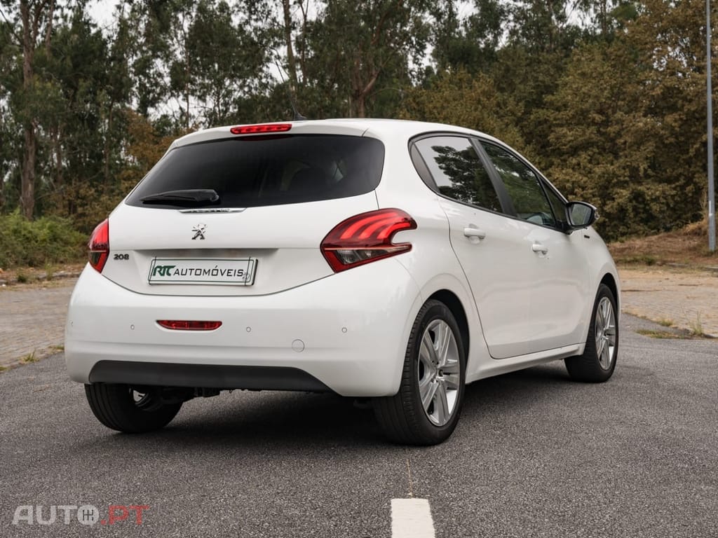 Peugeot 208 1.2 PureTech Signature
