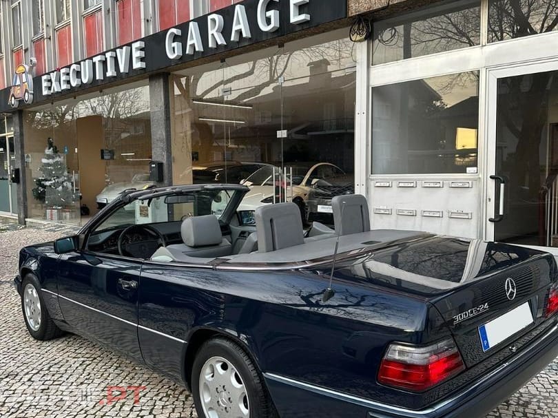 Mercedes-Benz 300 CE-24 Cabriolet
