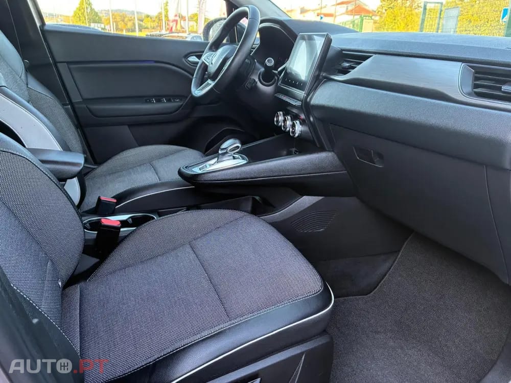 Renault Captur 1.6 HYBRID E-TECH INTENS