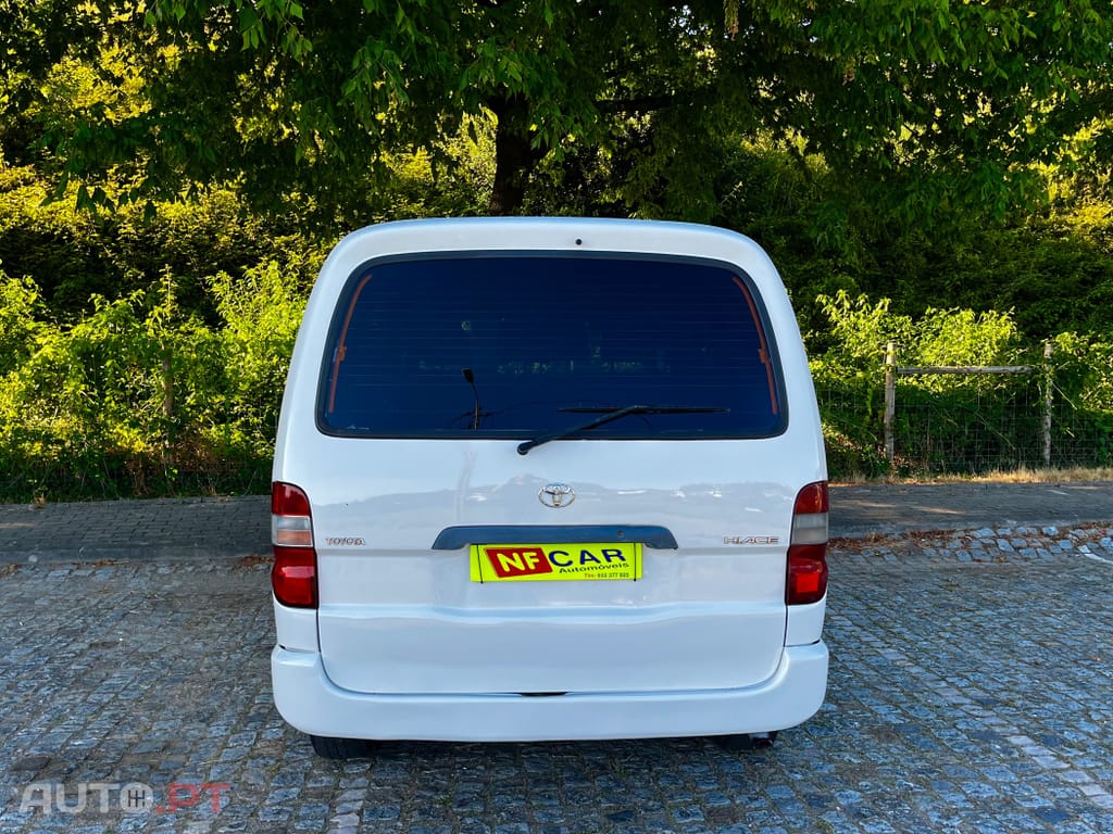 Toyota HiAce 9 Lugares