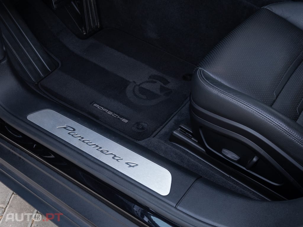 Porsche Panamera 4