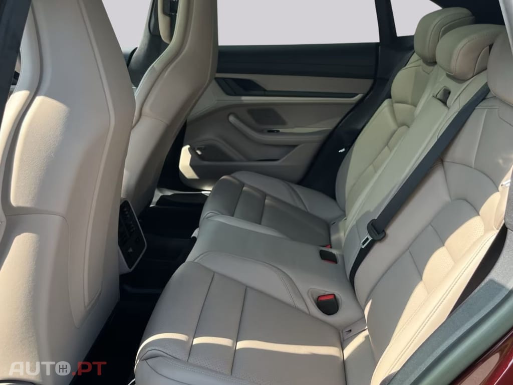 Porsche Taycan Turbo  BOSE I.V.A DEDUTIVEL