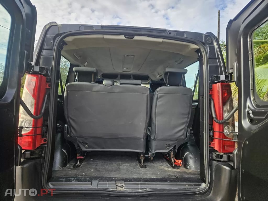 Peugeot E-Expert 9 lugares