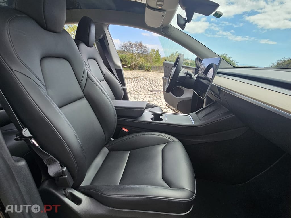 Tesla Model Y Long Range AWD