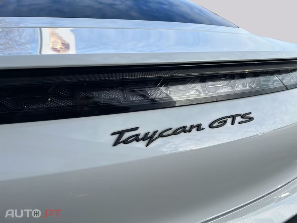 Porsche Taycan GTS I.V.A DEDUTIVEL 
