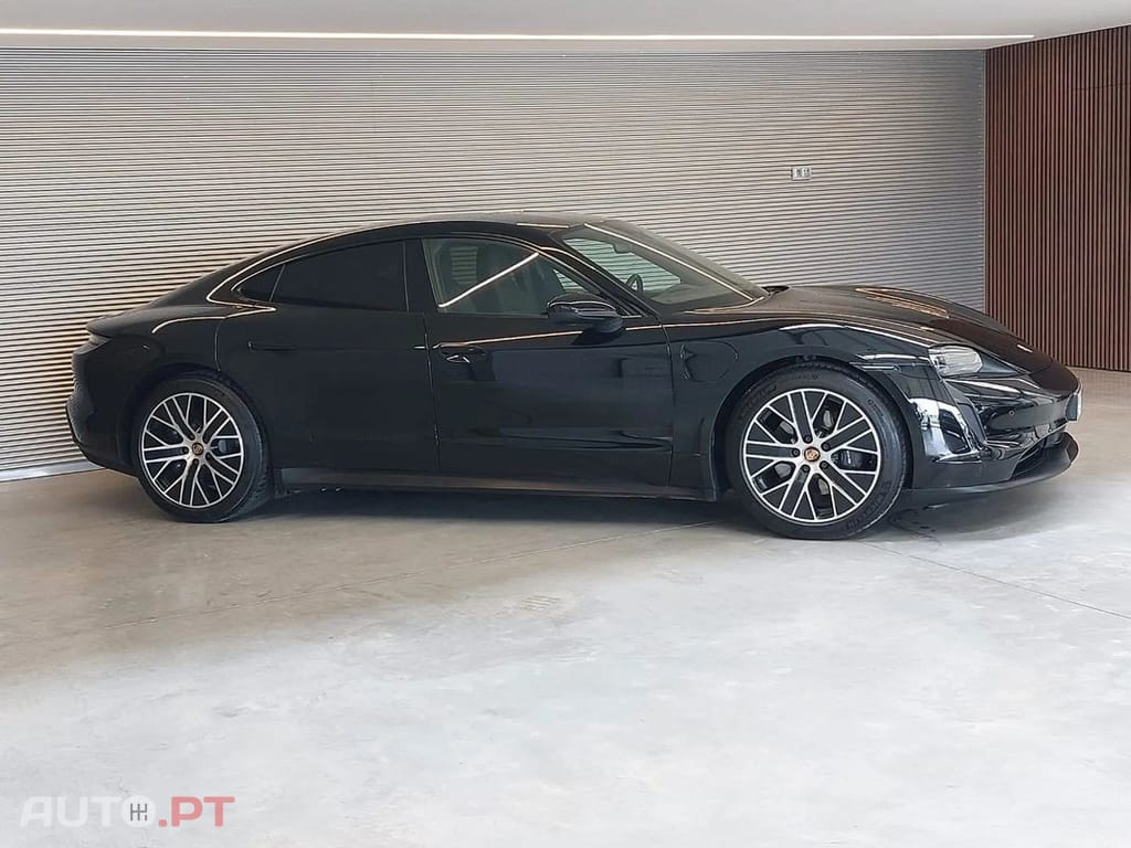 Porsche Taycan Standard