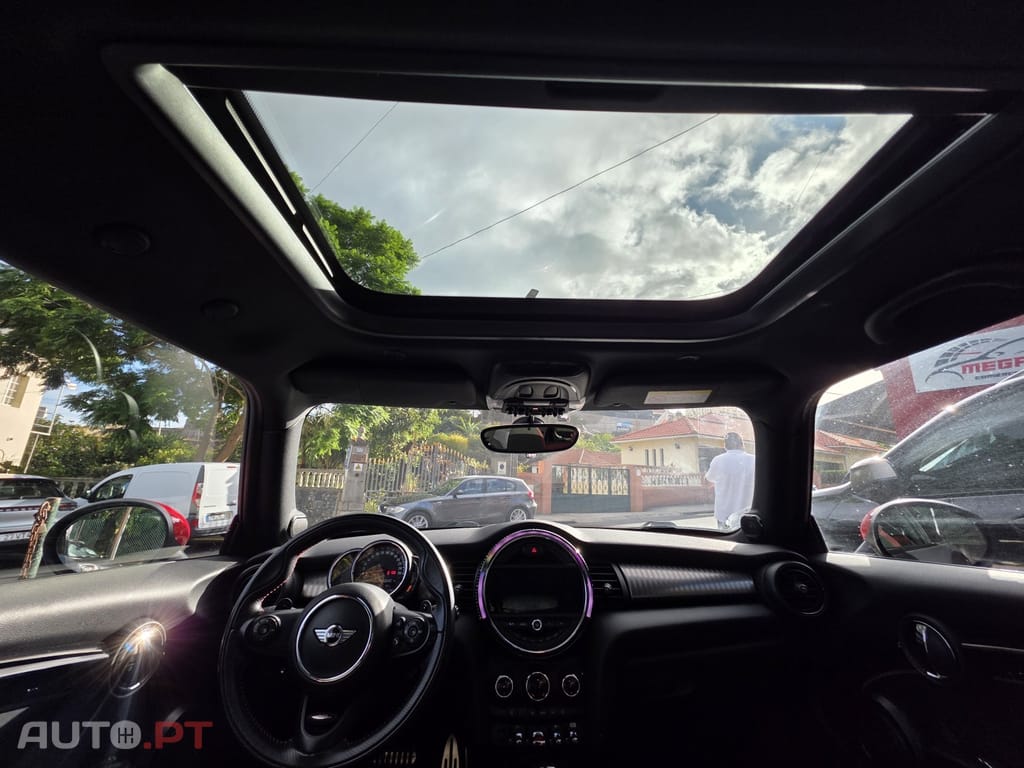 MINI Cooper John Cooper Works Auto Desportiva