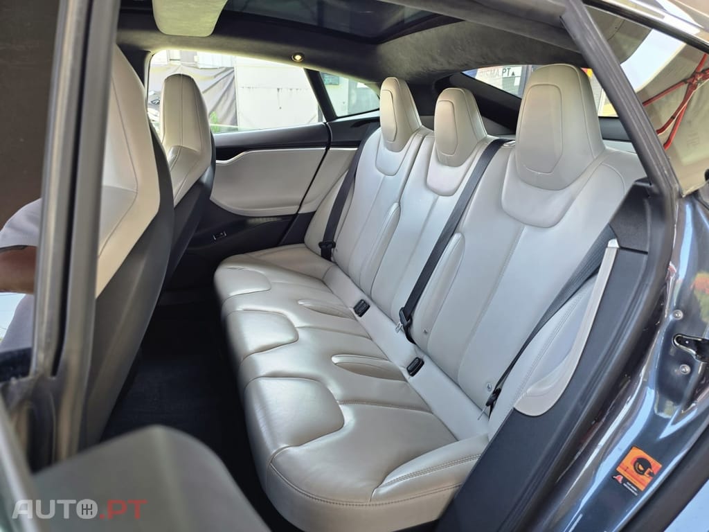 Tesla Model S 85D
