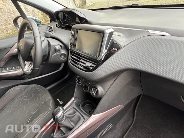 Peugeot 2008 1.2 PURETECH STYLE
