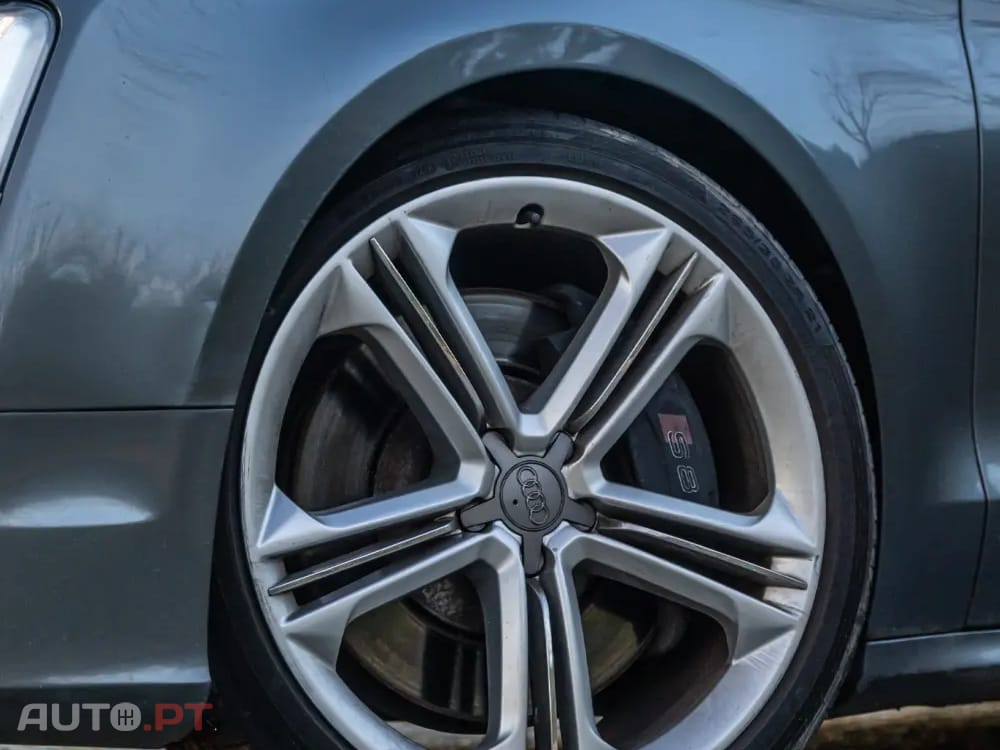Audi S8 Standard